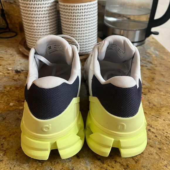 On cloudflyer 4 size 9 - Picture 4 of 9